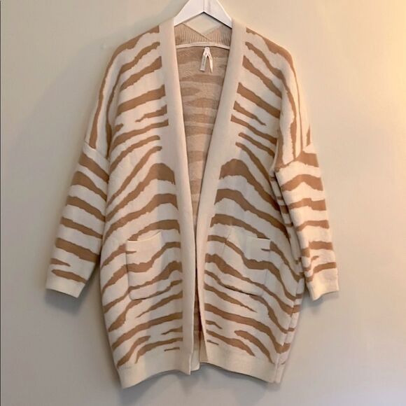 Dreamers cream and tan oversized zebra print cardigan sweater size small/medium - Picture 1 of 7
